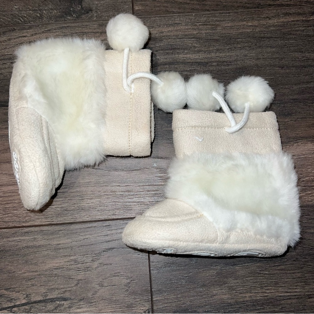 🌷5/$13 Baby winter booties